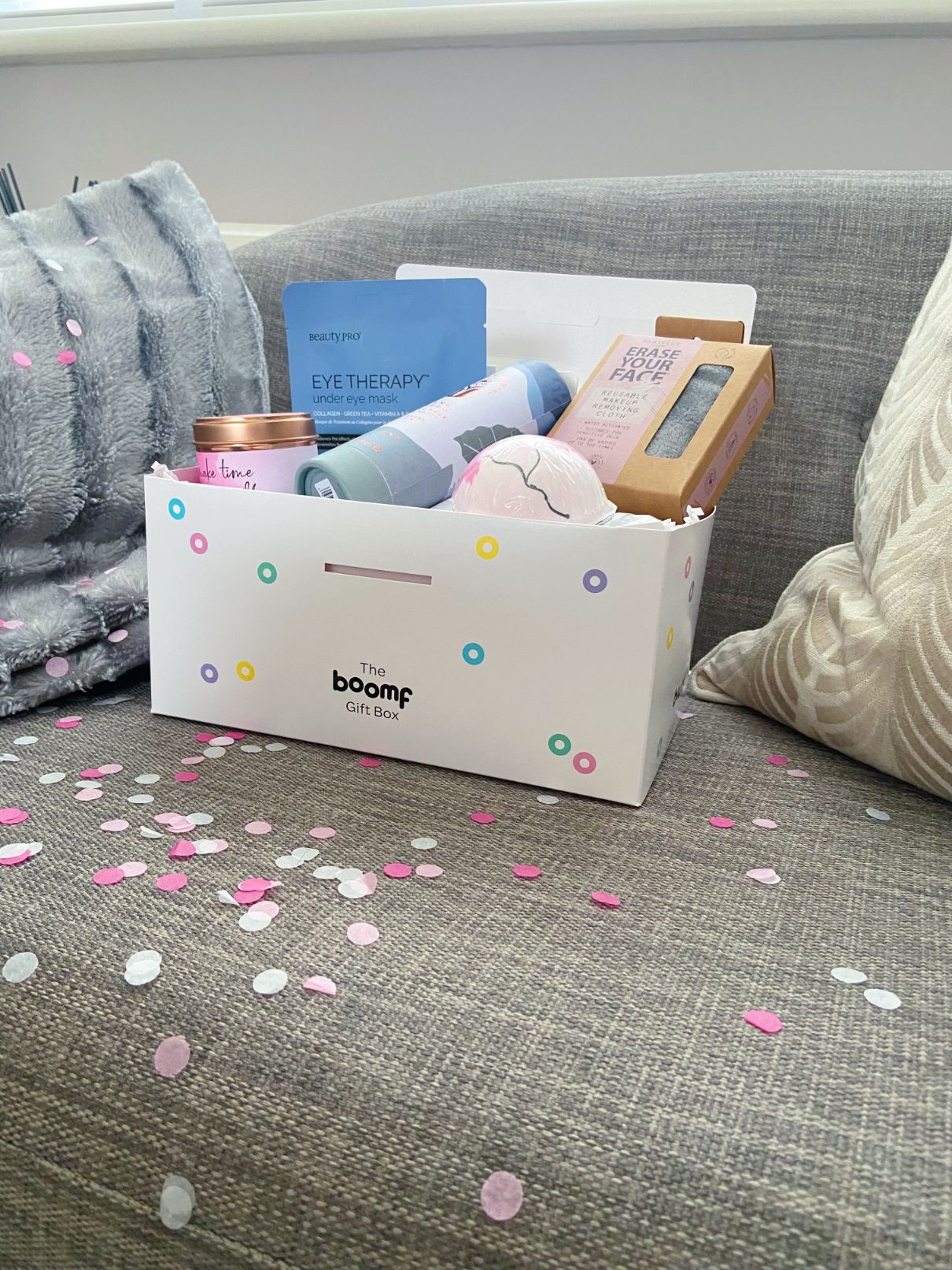 Boomf pamper gift box with bath bomb, face mask and more