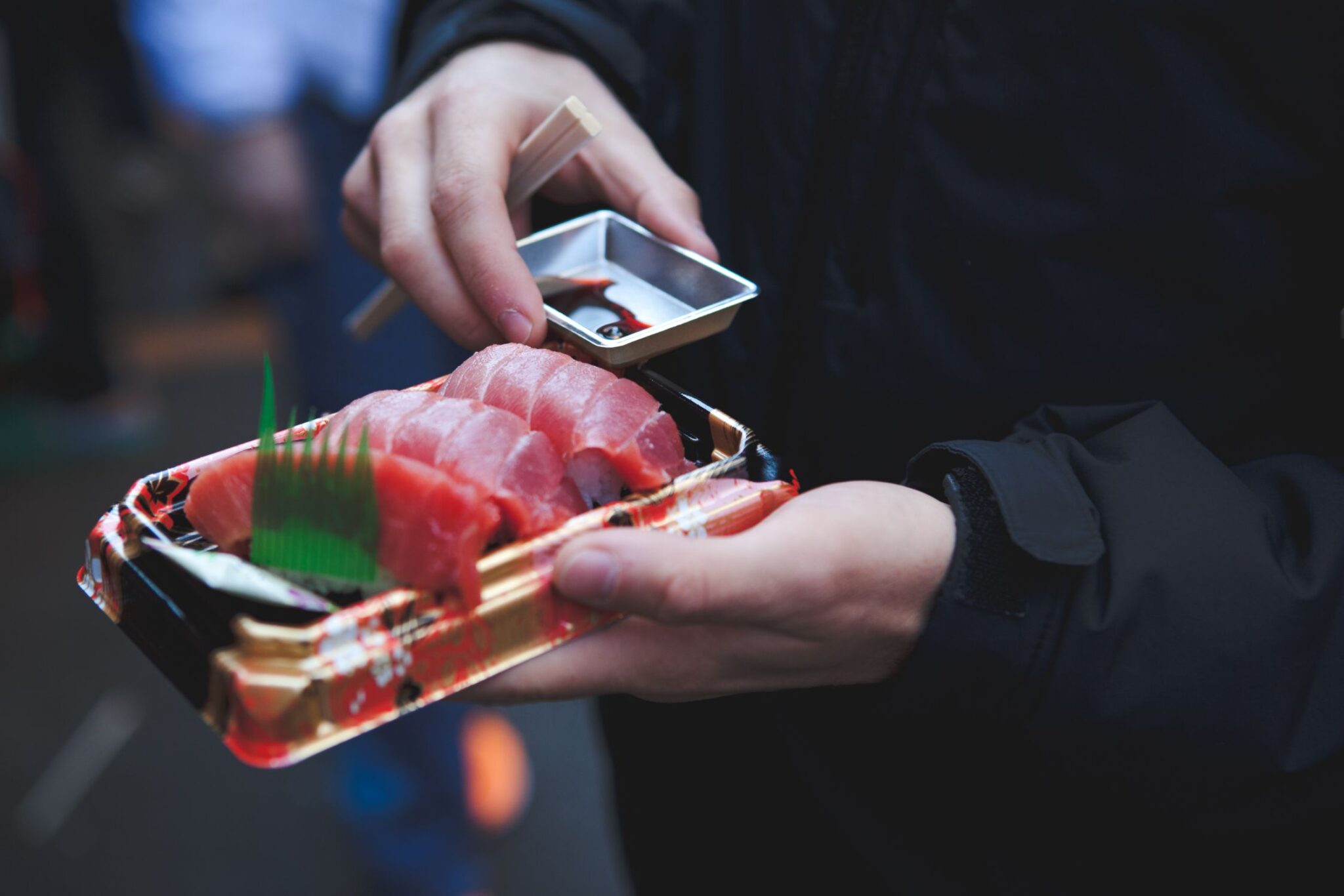 Seared tuna sashimi with sesame oil